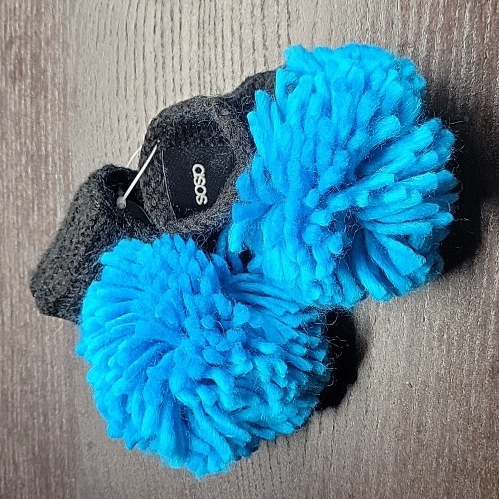 🔵asos🔵 Oversized Blue Pom Pom Cuffs [BNIB]💙 - Picture 2 of 7